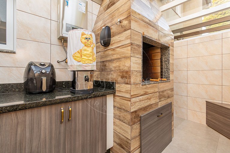 Casa em condomínio com 2 vagas