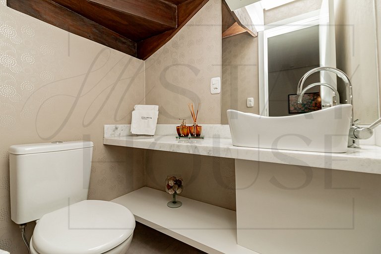 Casa Paris em condomínio até 8 p