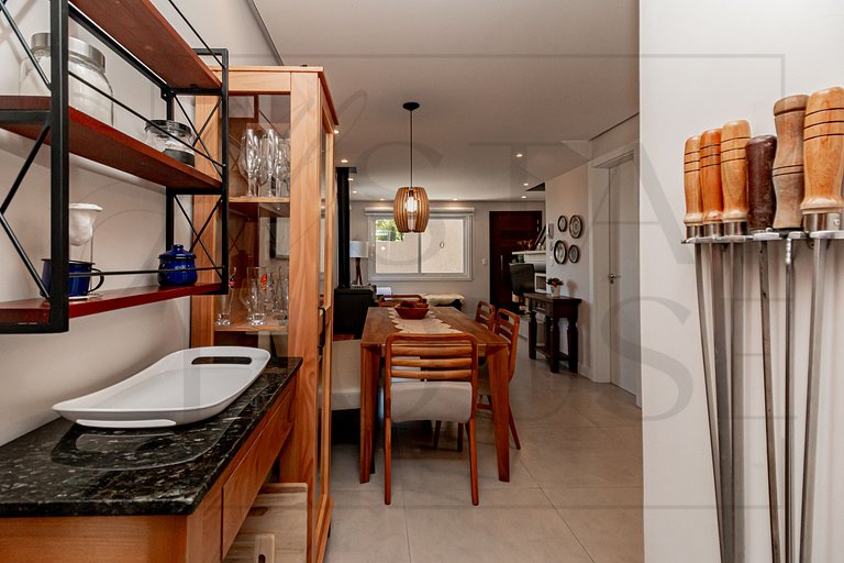 Casa Paris em condomínio até 8 p