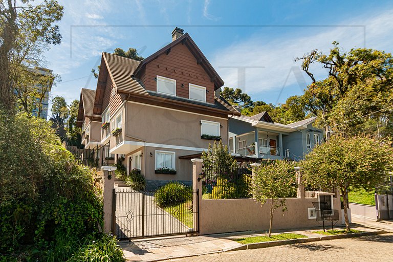 Casa Paris em condomínio até 8 p