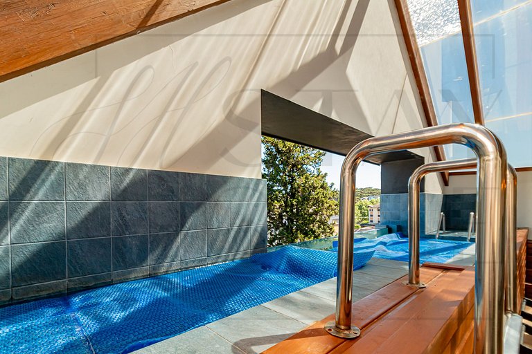 Ap com piscina, ótima localização