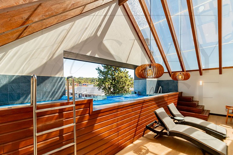 Ap com piscina, ótima localização