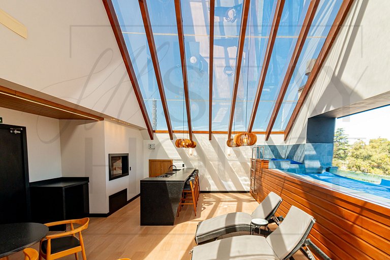 Ap com piscina, ótima localização