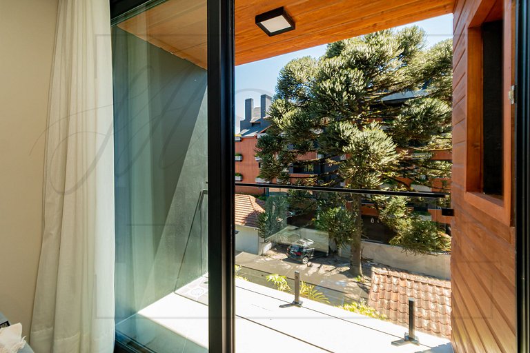 Ap com piscina, ótima localização