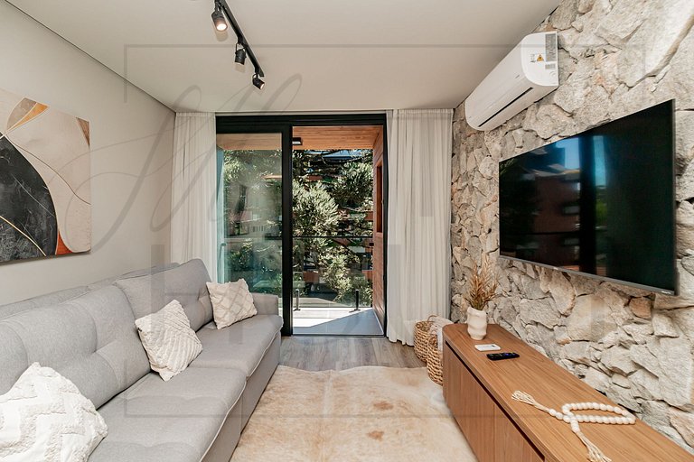 Ap com piscina, ótima localização