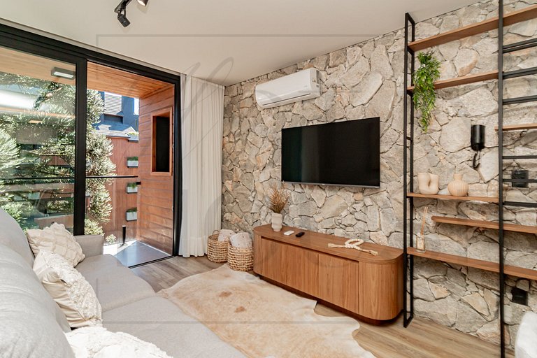 Ap com piscina, ótima localização