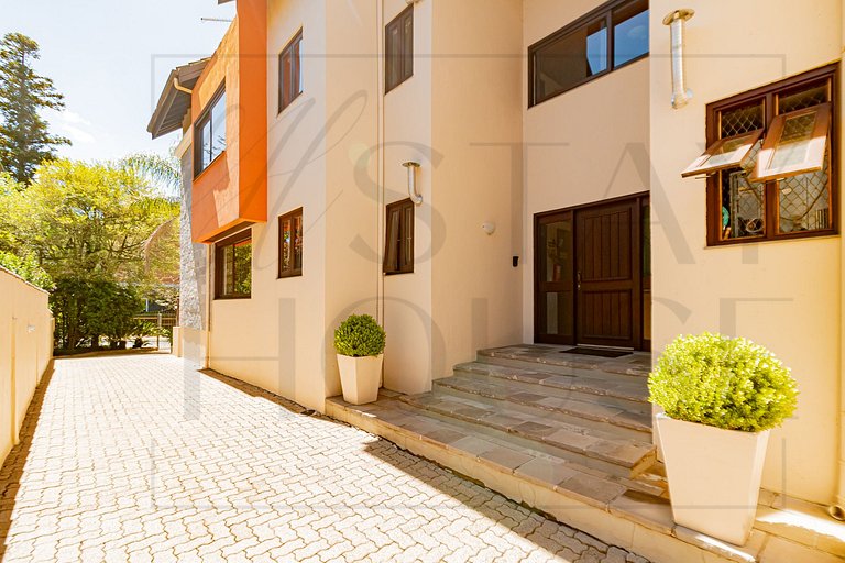 Apto para 10 p em Gramado, bem localizado