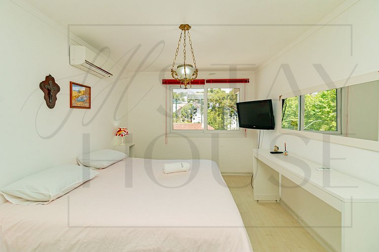 2 suítes ao lado da Catedral de Pedra – 2 vagas