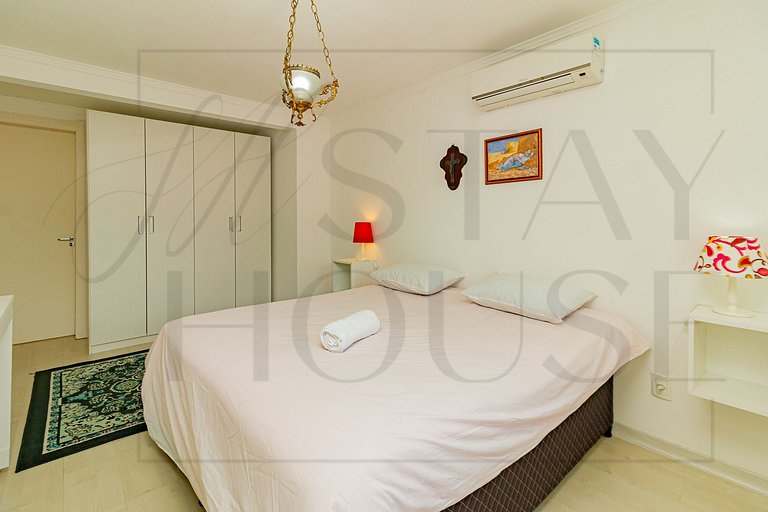 2 suítes ao lado da Catedral de Pedra – 2 vagas