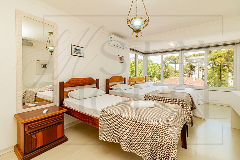 2 suítes ao lado da Catedral de Pedra – 2 vagas