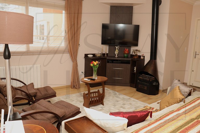 Apto de 3 dormitórios no centro de Canela