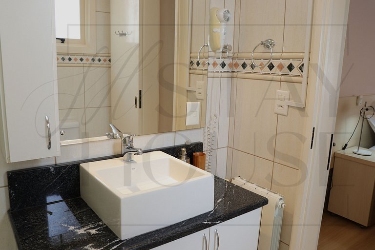 Apto de 3 dormitórios no centro de Canela