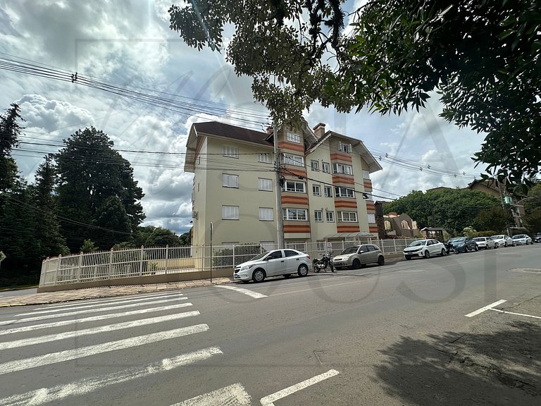 Apto de 3 dormitórios no centro de Canela