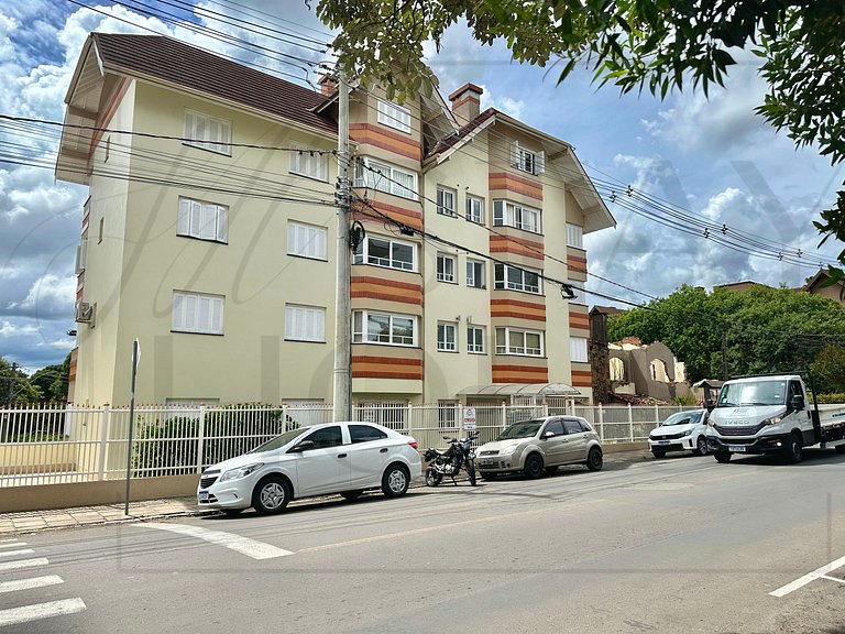 Apto de 3 dormitórios no centro de Canela