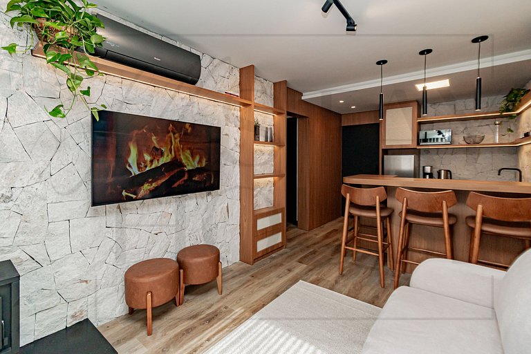 Apto com lareira, piscina e localização