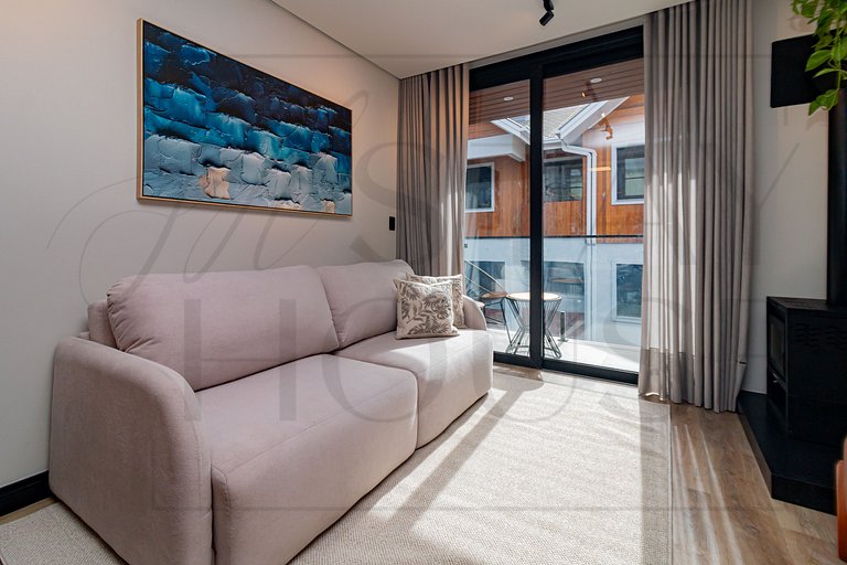 Apto com lareira, piscina e localização