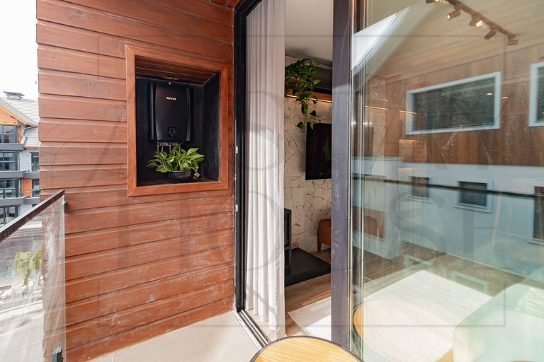 Apto com lareira, piscina e localização