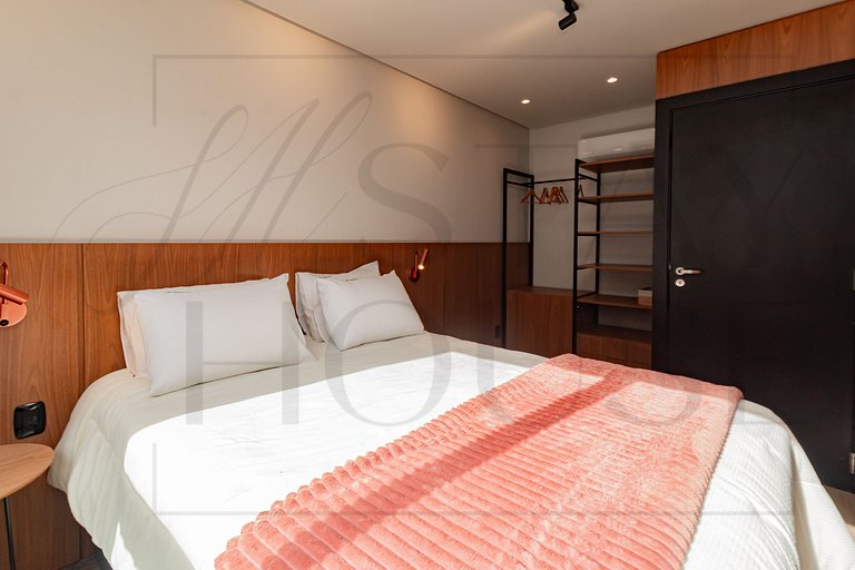 Apto com lareira, piscina e localização