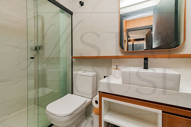 Apto com lareira, piscina e localização