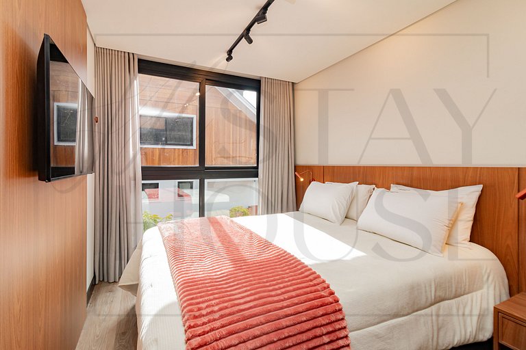 Apto com lareira, piscina e localização