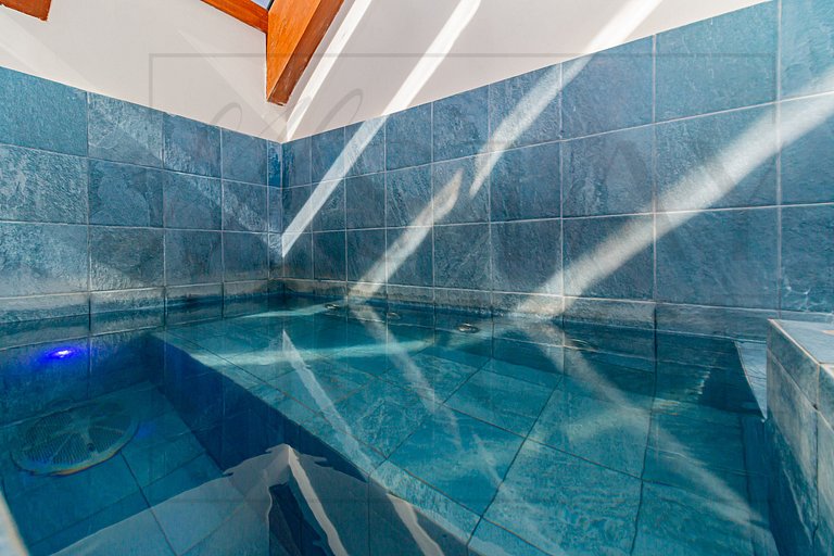 Apto com lareira, piscina e localização