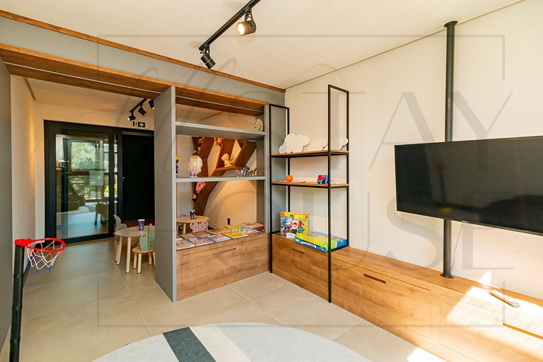 Apto com lareira, piscina e localização