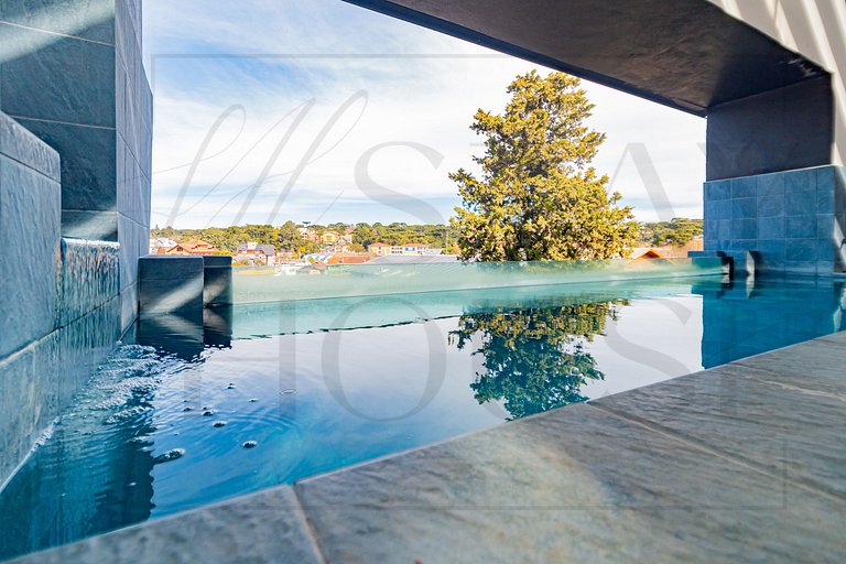 Ap com piscina, ótima localização