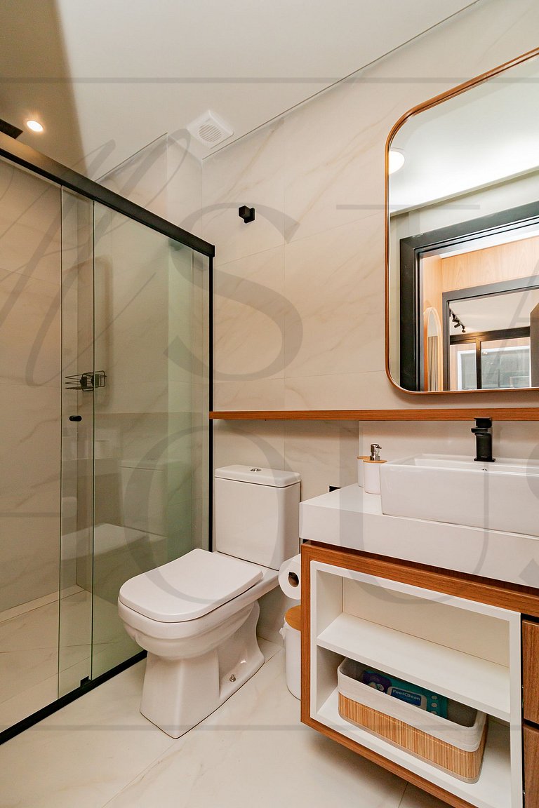 Apto com lareira, piscina e localização
