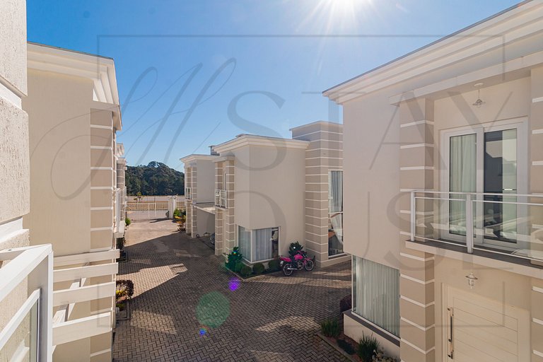 Casa em condomínio até 8 p e 2 vagas