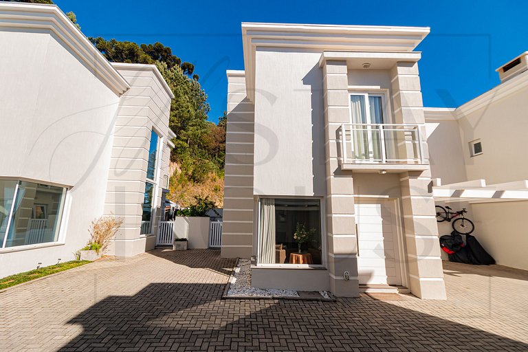 Casa em condomínio até 8 p e 2 vagas